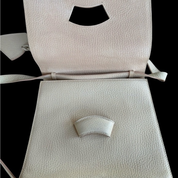 Cream 2-Tone Loewe with long shoulder strap - Picture 5 of 13